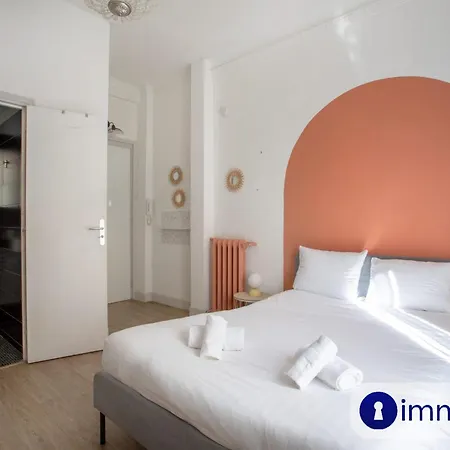 Apartament Charming Air-conditioned With Balcony